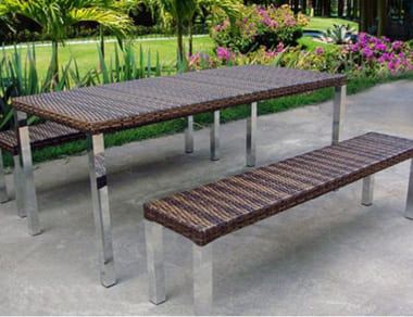 Conjunto de Mesa e Bancos em Alumínio e Fibra Sintética